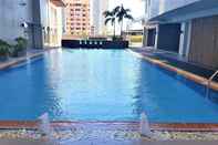 Swimming Pool Cozy Pad in Heart of Makati HiSpeed WiFi