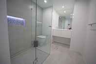 Toilet Kamar Golden Sands - Private Apartments