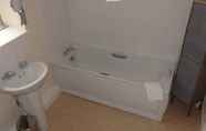 In-room Bathroom 3 Relax in Jesmond - Near Northumbria University