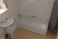 In-room Bathroom Relax in Jesmond - Near Northumbria University
