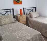 Bilik Tidur 3 Calle Miguel de Cervantes | 6  Pax | First Line | 3687-AW