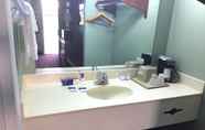 In-room Bathroom 7 Americas Best Value Inn Manchester, TN