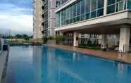 Kolam Renang 5 Abreeza Place Apartments