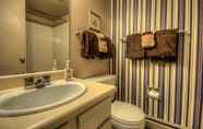 In-room Bathroom 5 Rockies 2235