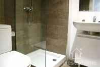 Phòng tắm bên trong Apartamento Renovado LLança Centro - 182