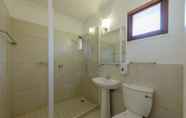 Toilet Kamar 4 San Lameer Villa Rentals  10426