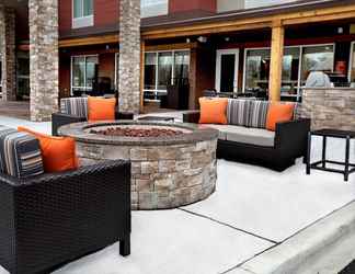 Lobi 2 TownePlace Suites by Marriott Louisville Airport