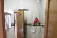 Toilet Kamar Hostal Becares