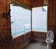 In-room Bathroom 3 Gio Lao Eco Lodge - Hostel