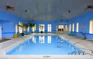 Swimming Pool 5 Fullerton Manor Inn