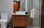 In-room Bathroom 7 Yi Hao International Apartment