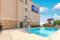 Swimming Pool Microtel Inn & Suites by Wyndham College Station