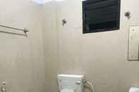 Phòng tắm bên trong Goroomgo Shree Mandir Palace Puri
