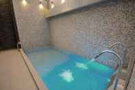 Swimming Pool qp Hotels Trujillo