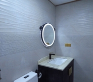 Toilet Kamar 7 The Sunrise Huraa