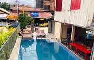 Kolam Renang 2 Real Backpackers Hostel Vang Vieng