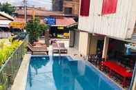 สระว่ายน้ำ Real Backpackers Hostel Vang Vieng