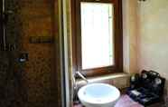 In-room Bathroom 5 B&B Wellness Il Pomario di Montepiglio