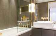In-room Bathroom 6 Luxury Royalty Mews