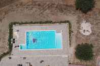 Swimming Pool Olivandro