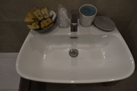 In-room Bathroom Mare Dentro Rooms