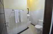 In-room Bathroom 6 Kings House Kesari