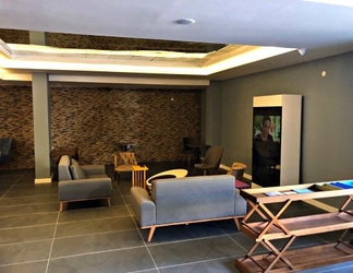 Lobby 2 On Hotel