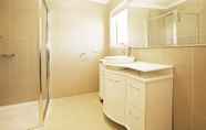 Toilet Kamar 2 Beach House Units - 3