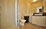 In-room Bathroom 5 3, 2-4 Warley by the Sea