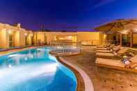 Swimming Pool Wyndham Garden Dammam