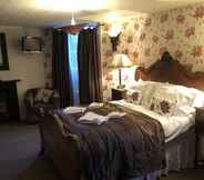 Kamar Tidur 6 The Oakeley Arms Hotel