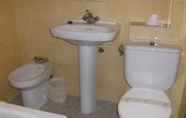 Toilet Kamar 6 Hostal Monterredondo