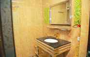 Toilet Kamar 2 Hotel Hon Saroy