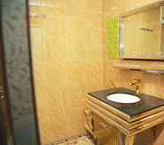 Toilet Kamar 2 Hotel Hon Saroy