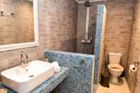 In-room Bathroom Gavrion's Nest  - Premium Cycladic Studio