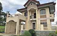 Bangunan 4 Torente Vacation House