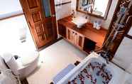 Toilet Kamar 5 Hotel Thipaw