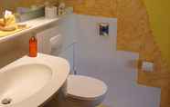 Toilet Kamar 7 Storchen Hotel Garni