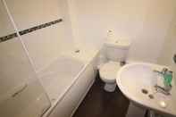 Toilet Kamar 1 Bed Apartment