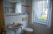 In-room Bathroom 5 Gast Pensions Haus Hodes