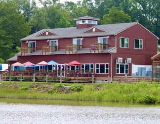 Exterior 2 Surry Seafood Company