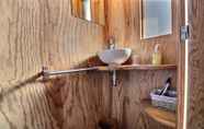 In-room Bathroom 6 Chambres & Roul'Hotes De La Rance