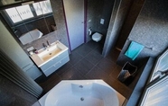 In-room Bathroom 2 Luxe Gastenverblijf Kamerton