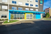 Exterior Tru by Hilton Louisville Airport