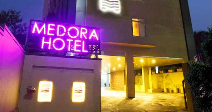 ภายนอกอาคาร Medora Hotel