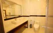 Toilet Kamar 5 Anh Nguyet Hotel