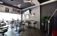 Bar, Kafe, dan Lounge 5 Escobar Guesthouse