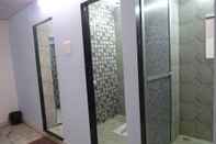 Toilet Kamar Sunshine Hostels