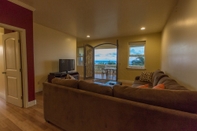 Common Space Oceanfront Vacation Rental