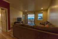 Common Space Oceanfront Vacation Rental